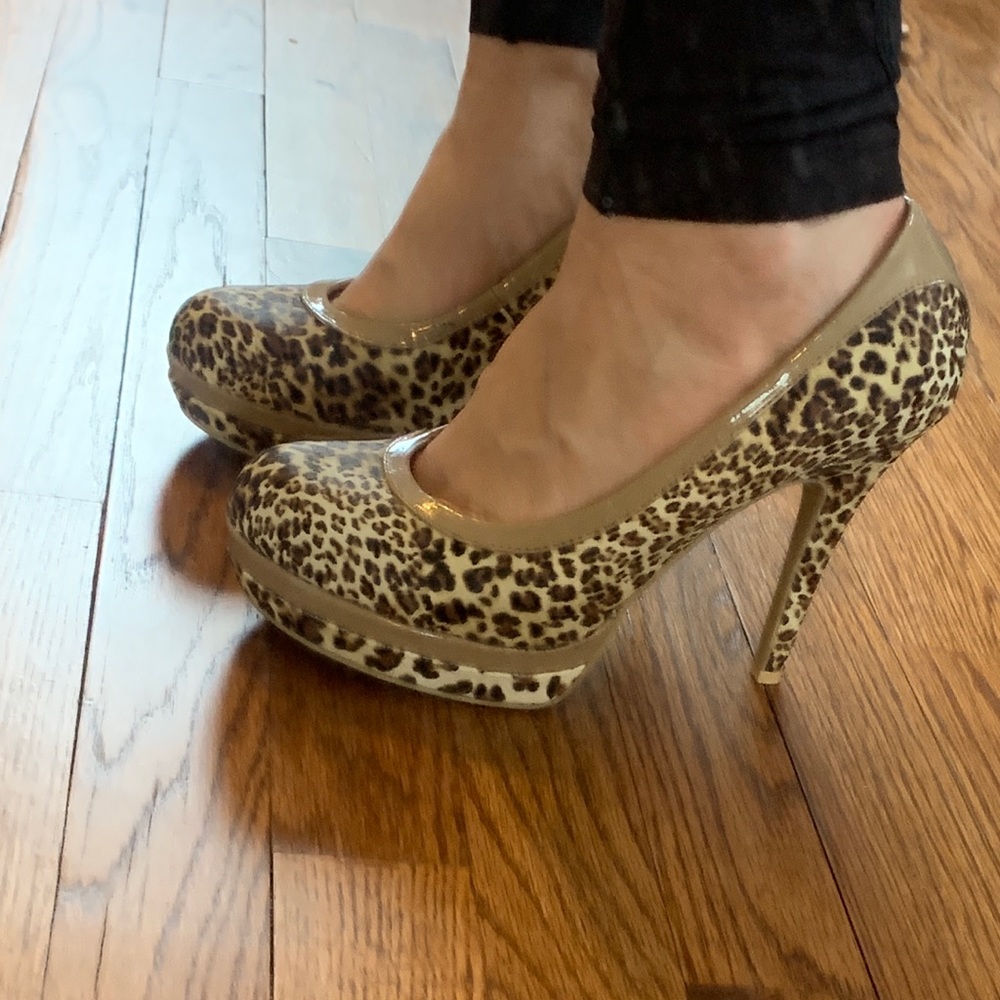 Leopard print high heels - size 9